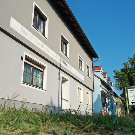 Gaestehaus Und Weinbau Zur Wiederkehr Strudler Hotel Podersdorf am See Exterior photo