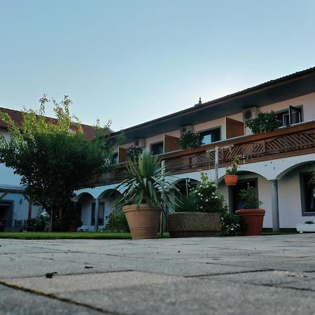 Gaestehaus Und Weinbau Zur Wiederkehr Strudler Hotel Podersdorf am See Exterior photo