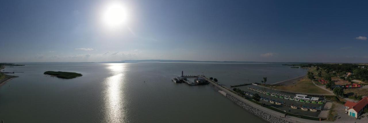 Gaestehaus Und Weinbau Zur Wiederkehr Strudler Hotel Podersdorf am See Exterior photo