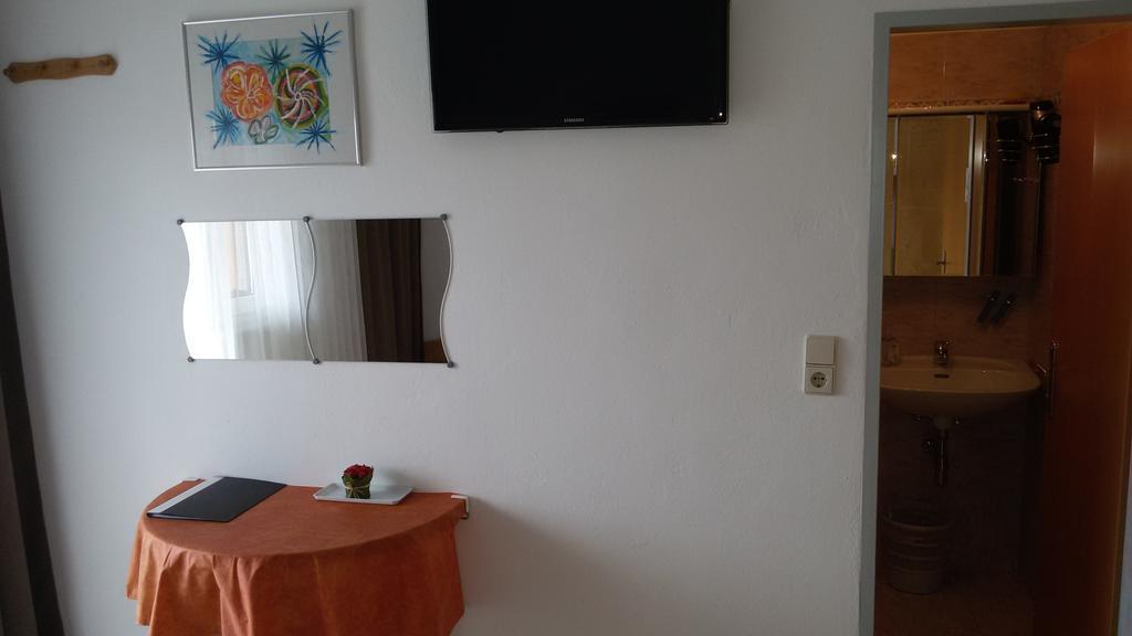 Gaestehaus Und Weinbau Zur Wiederkehr Strudler Podersdorf am See Room photo